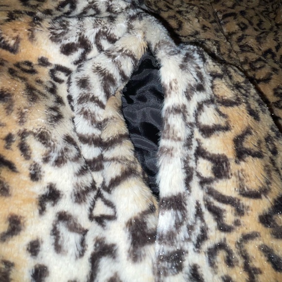 Cheetah Print Faux Fur Vest - Picture 2 of 7